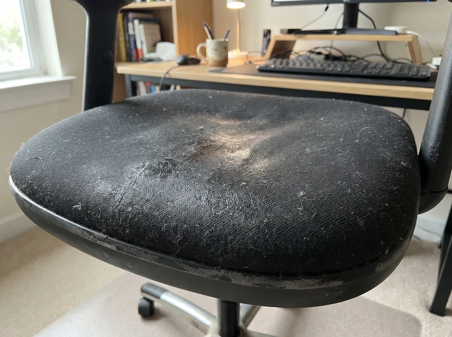 Silla de oficina antes de la limpieza